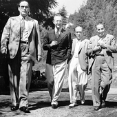 Toch (far right) with Klemperer, Prince Hubertus of Löwenstein, and Schoenberg