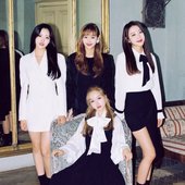 LOOΠΔ / yyxy