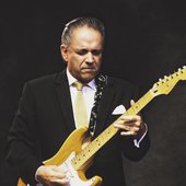 Jimmie-Vaughan_2022-promo_2560x2195px.jpeg