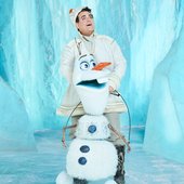 feature-Greg_Hildreth_as_Olaf_in_Frozen_on_Broadway_photo_by_Andrew_Eccles.jpg