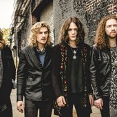 Tyler Bryant & The Shakedown