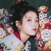 IU 2025 SEASON'S GREETINGS