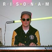 R I S O N A M  