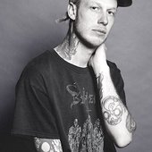 Reuben-Portrait-2-750x1125.jpg