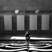 Alvin Lucier, Crowell Concert Hall, Center for the Arts, Wesleyan University, 1985. Photo by Gary Smith