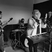 Esperitus Falsos Live
