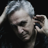 Caetano Veloso - Em foto de Fernando Young.png