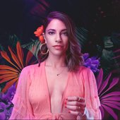 Debi Nova for "Quédate" (2019)