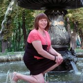 Zhanna Wilde in fountain