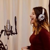 Ghada Maatouk sings