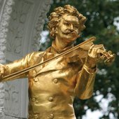 Vienna_Stadtpark_Statue-Of-Johann-Strauss-II.jpg