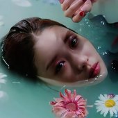 Play - Querencia by Chung Ha