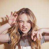 sabrina-carpenter-women-wallpaper-preview.jpg