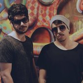 Malik-Mustache-revista-backstages.jpg