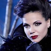 Lana-as-The-Evil-Queen-600.jpg