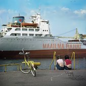 Maailma hajoo