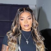 ludmilla-tambem-gosta-de-laces-com-as-mechas-1644353117180_v2_450x600.jpg