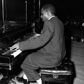 Thelonious_Monk_at_Salle_Pleyel_1954_Marcel_Fleiss_Small_AG