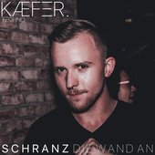 Schranz die Wand an