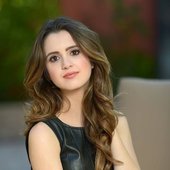 LAURA MARANO.jpg