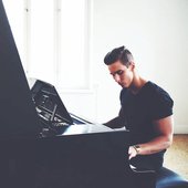 Robin Lukovic - Piano