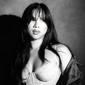 thuy b&w