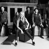 Mindi Abair And The Boneshakers B&W
