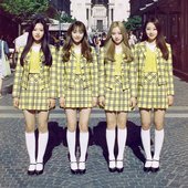 LOOΠΔ / YYXY