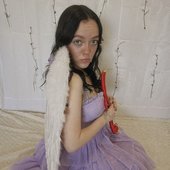 sarah-lizziee-channels4_profile.jpg