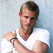 Five Minutes With Award-Winning Actor and Country Music Singer/Songwriter  Alexander Ludwig - TLM