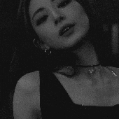 tzuyu b&w