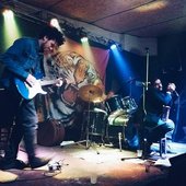 Sileno ao vivo na Embaixada do Rock, em São Hell.jpg