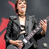 Lzzy-Hale-Rock-am-Ring-2019-WIkipedia-Creative-Commons-1280x720.jpg