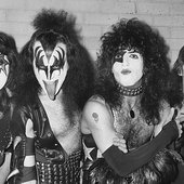 Kiss-76.jpg