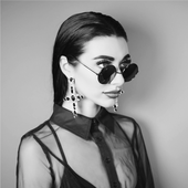 Qveen B&W