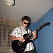 Bogi95caritd with guitar