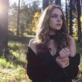 Liz Gillies