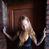 Layla Zoe at the door