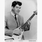 Lonnie-Mack-with-Gibsons-Flying-V-Guitar.jpg
