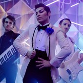 Iconique_Band_Photo_01-2-min.jpg