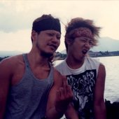  1987年BLOODY SUMMER TOUR後の打ち上げ旅行の山中湖モーターボートにて。 