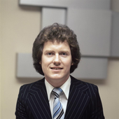 Eurovision_Song_Contest_1976_-_Ireland_-_Red_Hurley_3.png