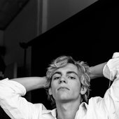 Ross-Lynch-5-1800x2400.jpg