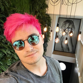 niglassi de cabelo rosa