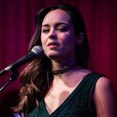 Hayley_Orrantia_10-08-2016_-1_(30071004530).jpg