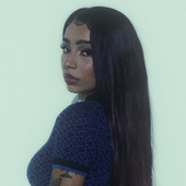 DEVA in En Verdad music video