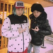 DykYWYjU0AAC_3w[1].jpg