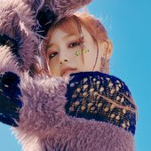 CHUU 1ST MINI ALBUM [Howl]