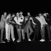 b&w 1st look magazine