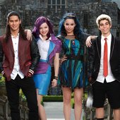 Descendants-2-Cast.jpg